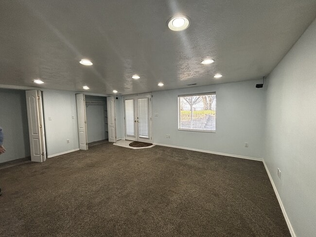 Building Photo - 157 N 400 W