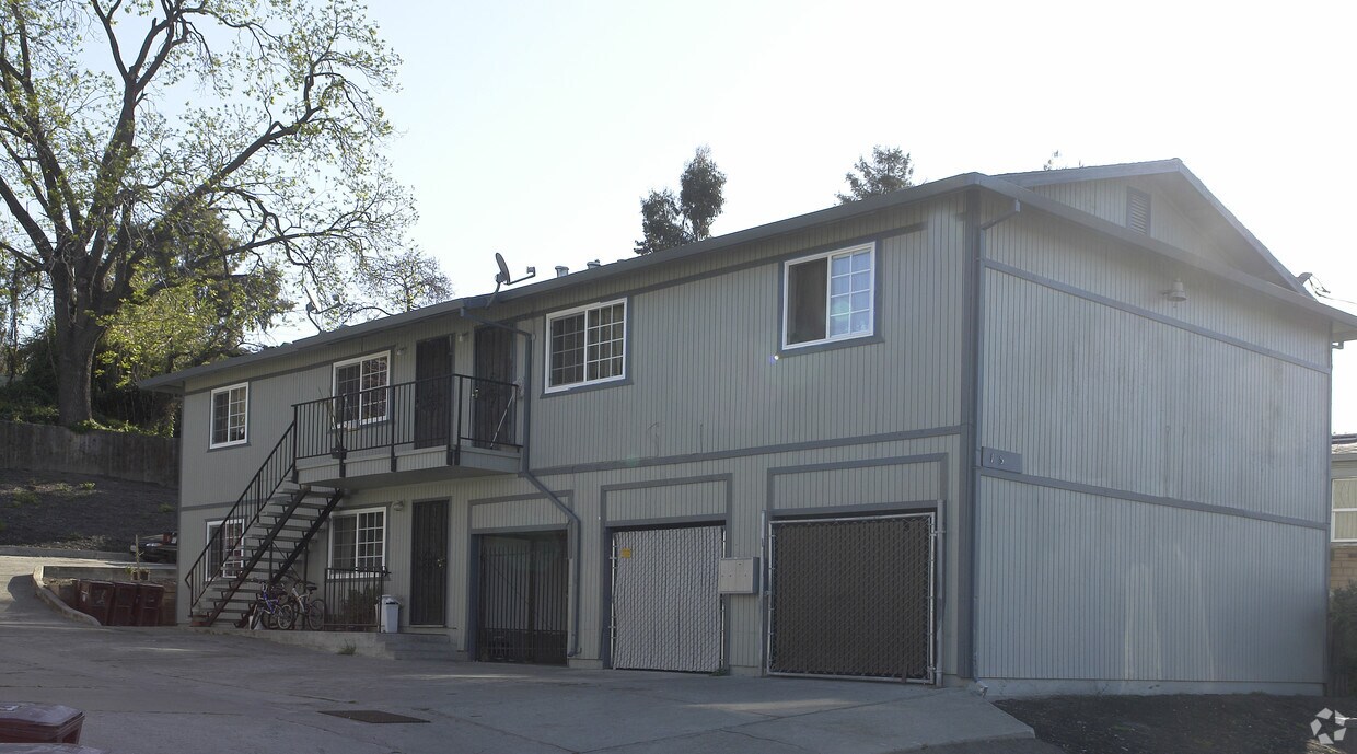 Building Photo - 16570 Los Banos St