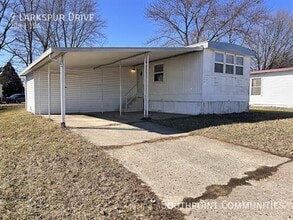 Building Photo - 9 Larkspur Dr