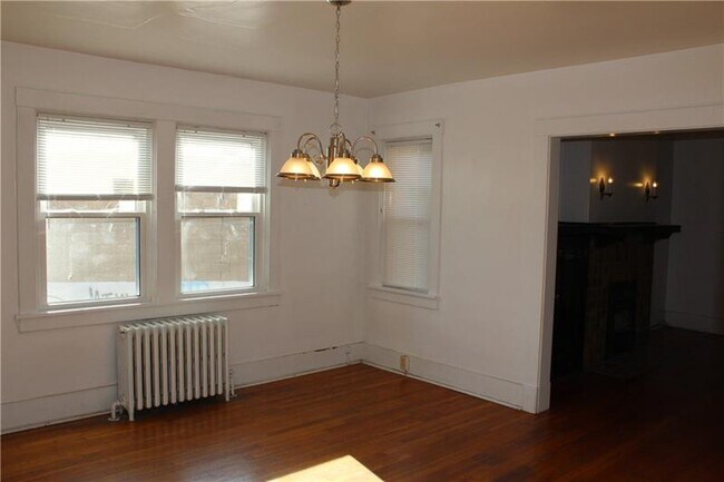 Building Photo - 389 Gross St