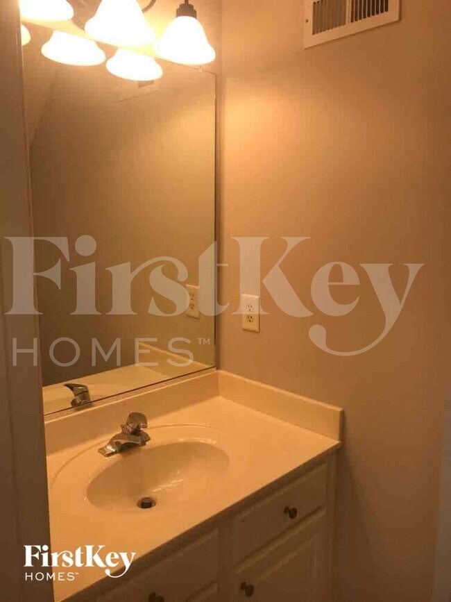 Building Photo - 2900 Hickman Ln