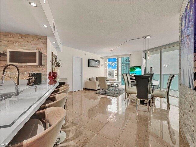 Foto del edificio - 3 br, 2 bath House - 150 Sunny Isles Blvd ...