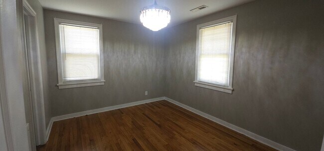 Foto del edificio - 1711 Betty Ln