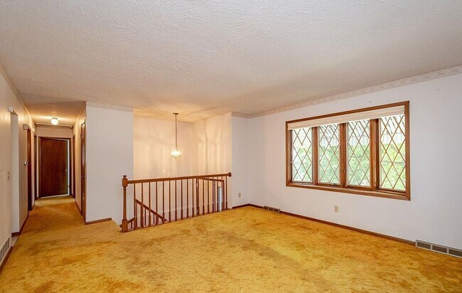 Building Photo - 2490 E Dale Ct