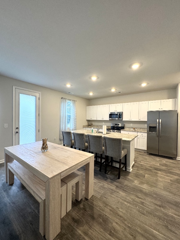 Building Photo - 145 Cypress Holw Dr