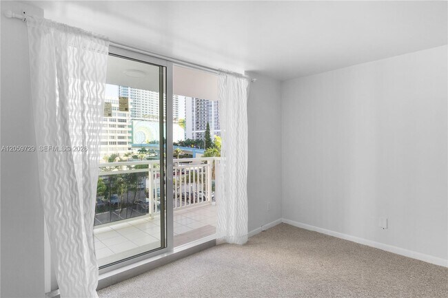 Foto del edificio - 1849 S Ocean Dr