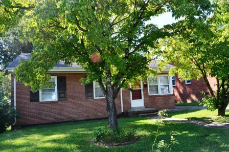 Foto del edificio - 3 BR/ 1 BA Lakeside Three bedroom with large fenced yard and detached garage/workshop