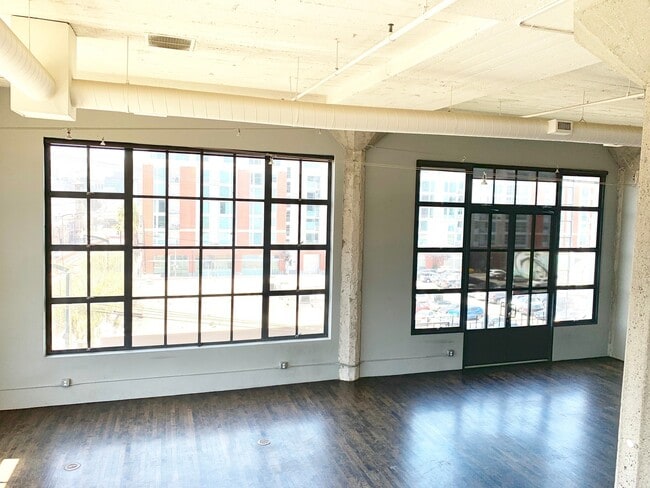 Photo - STUNNING LARGE CORNER LIVE/WORK 1 BED+ DEN... House