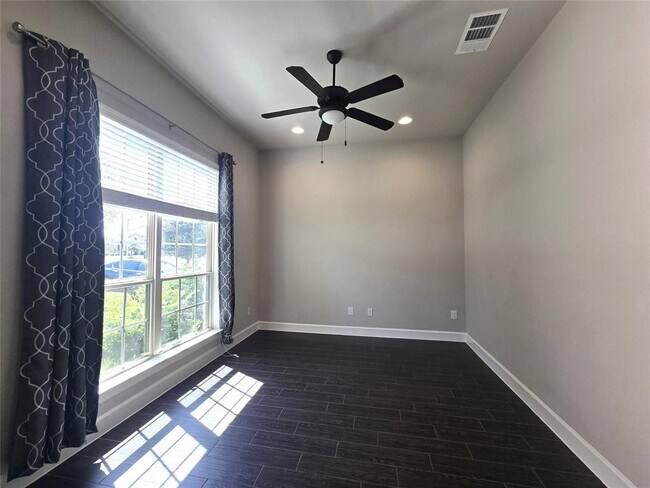 Foto del edificio - 340 Cross Timbers Dr