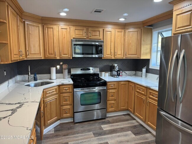 Building Photo - 28 Melrose Dr