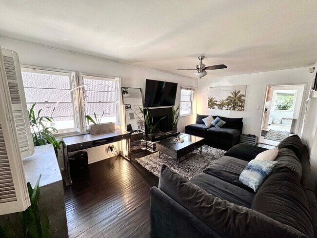 Foto del edificio - 904 Hilldale Ave