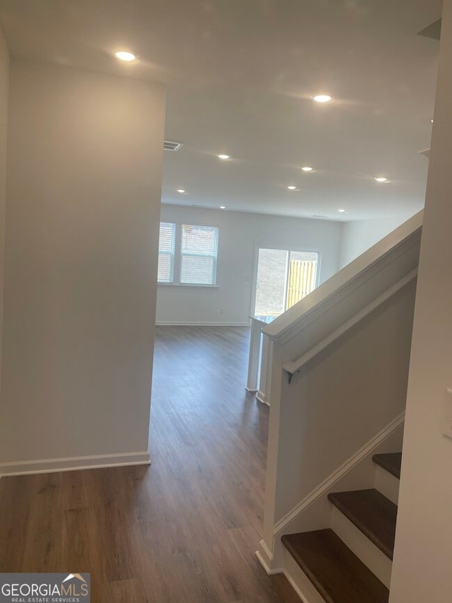 Building Photo - 109 Milledge Cmns Dr NE