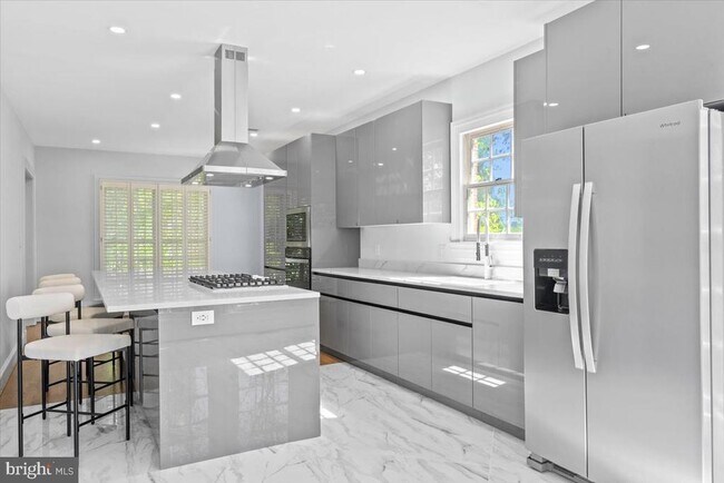 Building Photo - 1626 Foxhall Rd NW