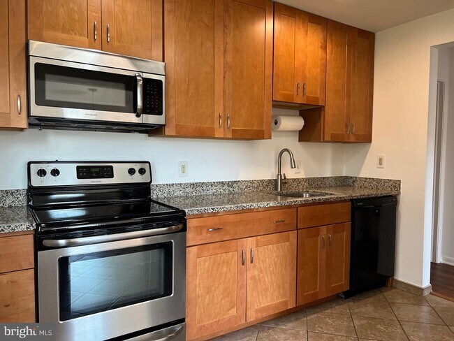 Foto del edificio - 650 Linden Cir