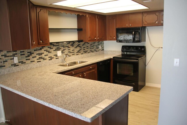 Building Photo - 641 N Lesueur Cir