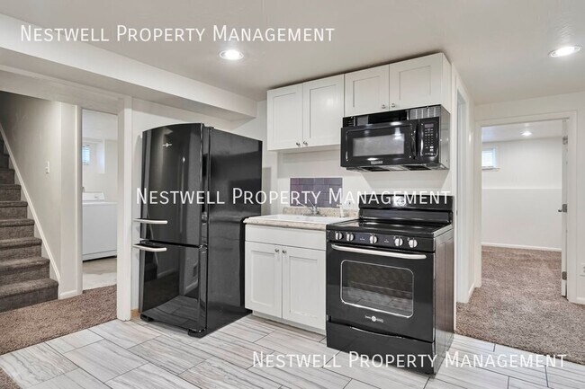 Photo - 1335 E Maplewood Cir Apartment