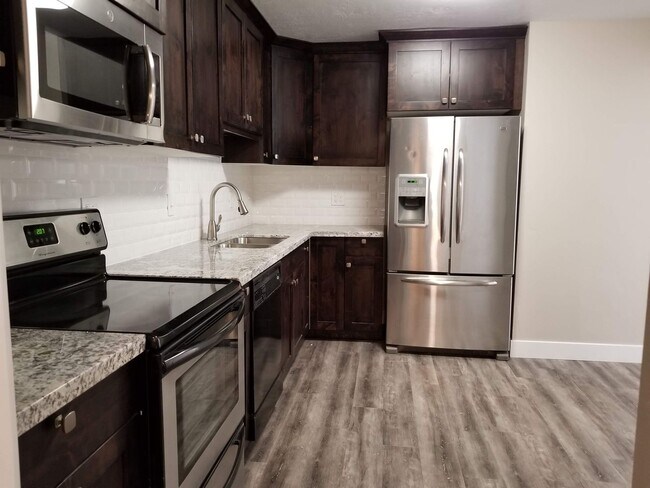 Foto del edificio - 4 Bed / 2.5 Bath Home in Kearns