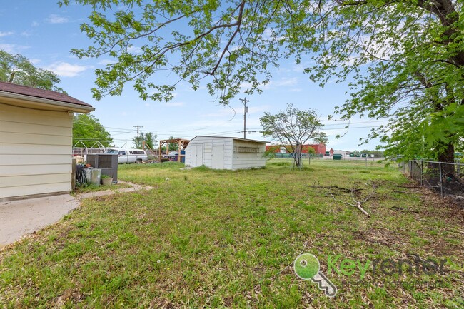Building Photo - Applicances included! 2 Bedroom 2 Bathroom...