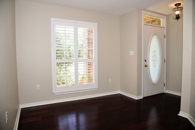 Building Photo - Updated Home in Bluewater Bay!