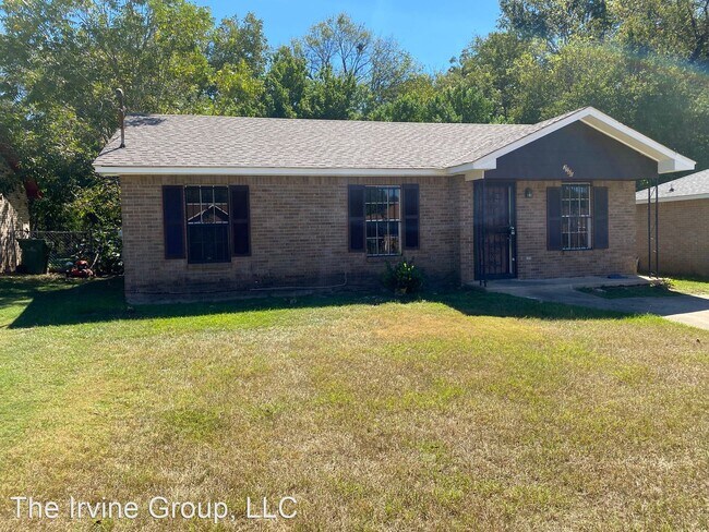 Foto del edificio - 3 br, 1 bath House - 3560 Manley Drive