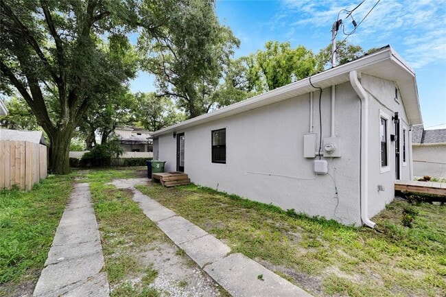 Building Photo - 116 W Sligh Ave