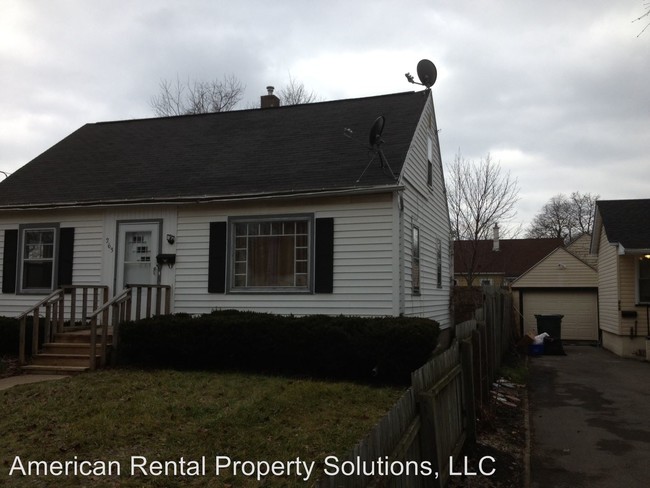 Building Photo - 263 Crossfield Rd