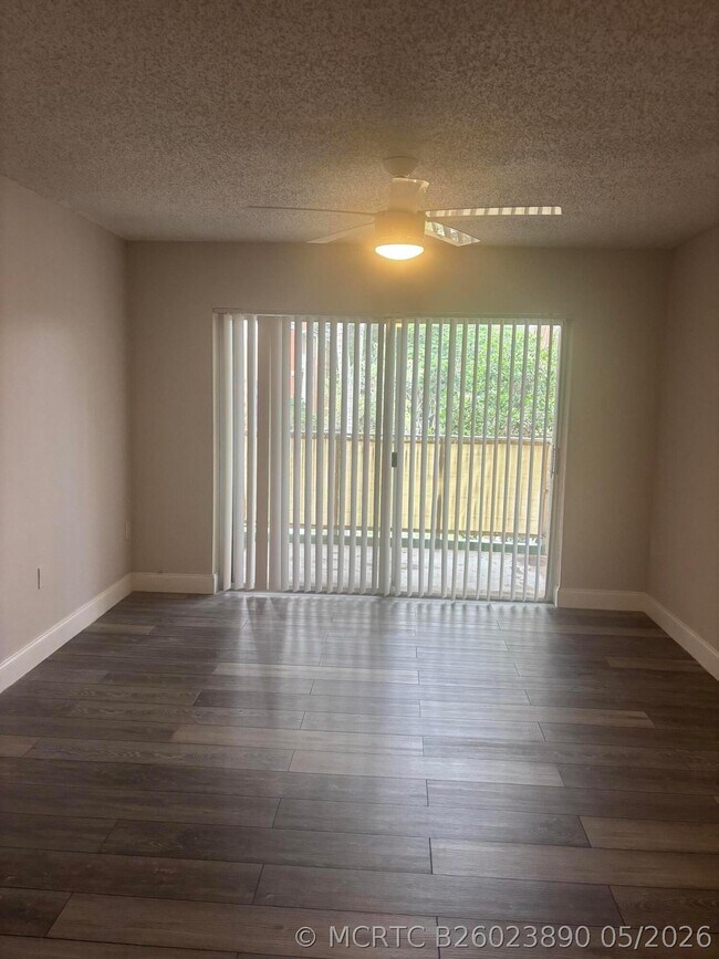 Foto del edificio - 3844 Lyons Rd