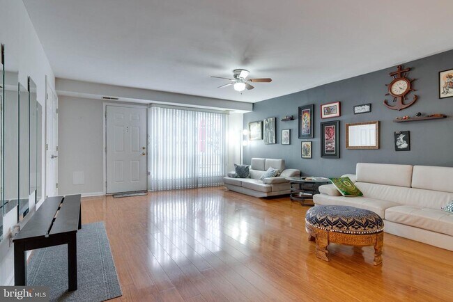 Foto del edificio - 1383 N Van Dorn St