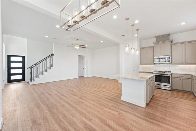 Building Photo - 12922 Rio Mariano Ln