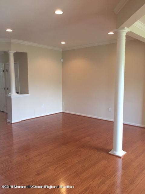 Building Photo - 31 Oak Leaf Ln