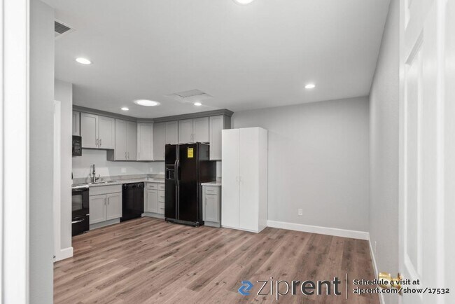 Building Photo - 1416 Rue Avati