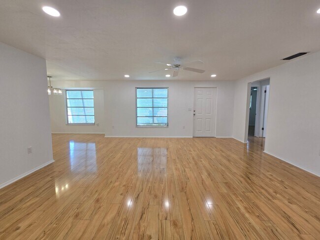 Building Photo - Charming 2 Bed / 2 Bath Home in Venice Gar...