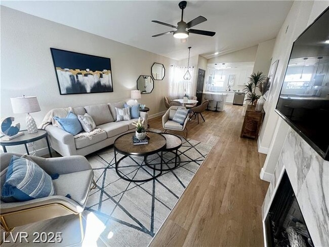 Foto del edificio - 7909 Mt Shasta Cir