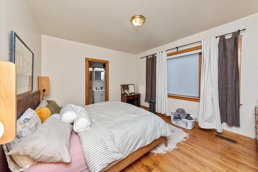 Foto del edificio - 3 bedroom in Chicago IL 60640