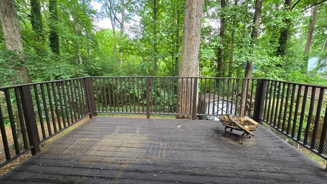 Building Photo - 404 Hemlock Dr
