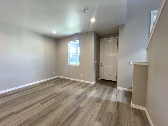 Foto del edificio - Brand new 3 bed 2.5 bath townhome in Stars...