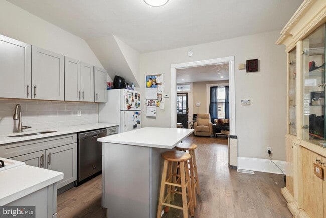 Building Photo - 1363 E Rittenhouse St