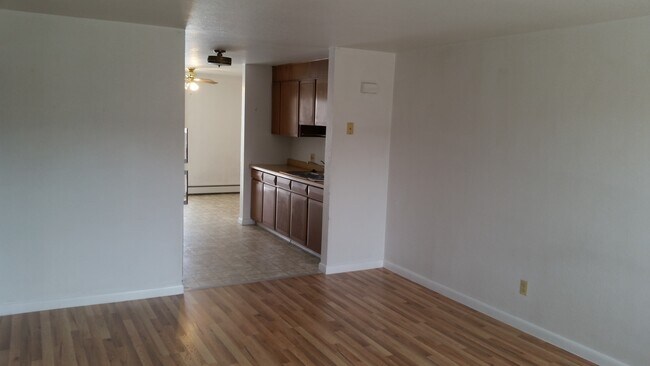 Foto del edificio - 111 Division Blvd