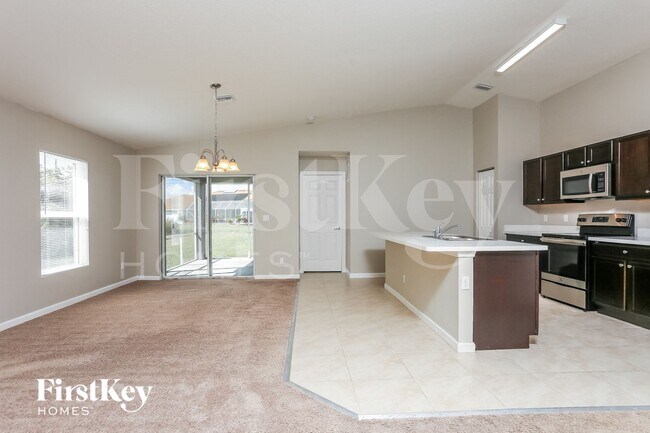 Foto del edificio - 461 SW Kestor Dr