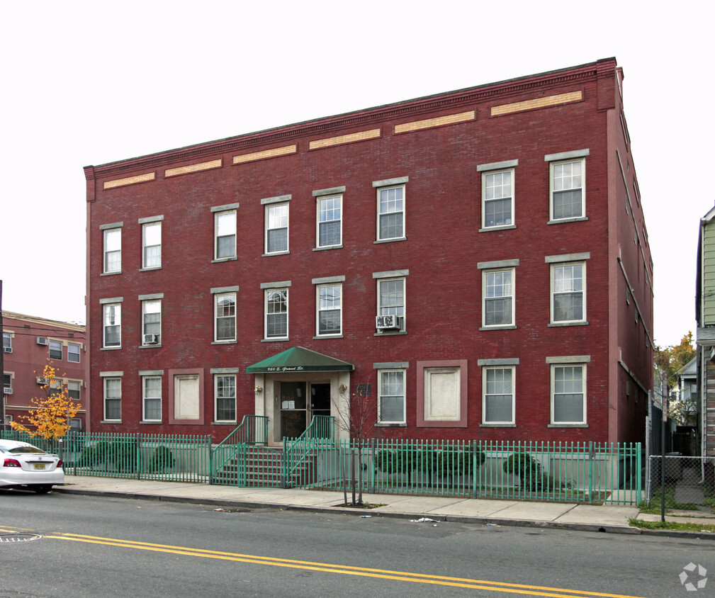 Building Photo - East Grand Apartments