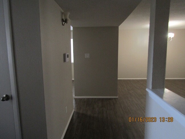 Building Photo - 3 Bedroom, 2 Bath, 2 Car Garage Home