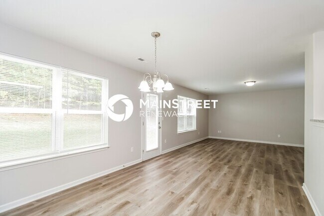Foto del edificio - 4 Bedroom Pet-Friendly Home in Winston-Salem, NC with Main Street Renewal