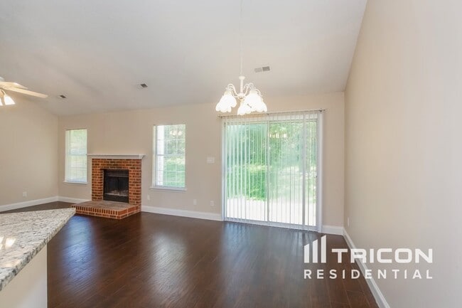 Foto del edificio - 3226 Twin Falls Ln