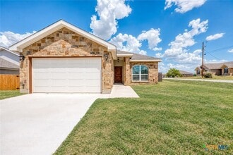 Building Photo - 1516 Stonecrest Dr