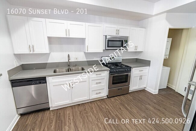 Building Photo - 16070 W Sunset Blvd