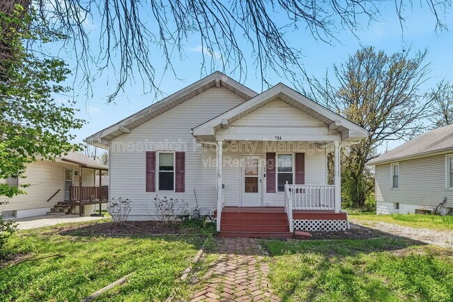 Photo - 704 W Johnson St Apartment