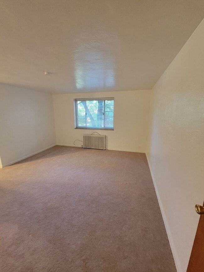 Interior Photo - Bellevue Mansions