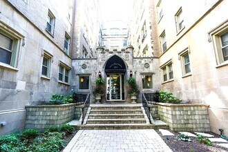 Building Photo - 901 W Argyle St