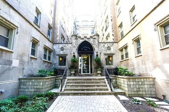 Building Photo - 901 W Argyle St
