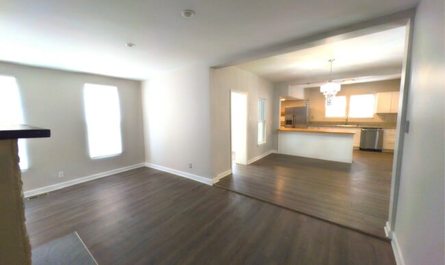 Building Photo - 417 N West St